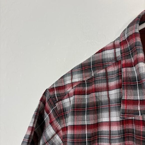 Kuhl Shirt Mens Medium Red Gray Plaid Short Sleeve Button Up Outdoor Casual - Picture 2 of 7